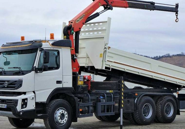 Volvo 3 stranný vyklapač s hydraulickou rukou HMF 1244